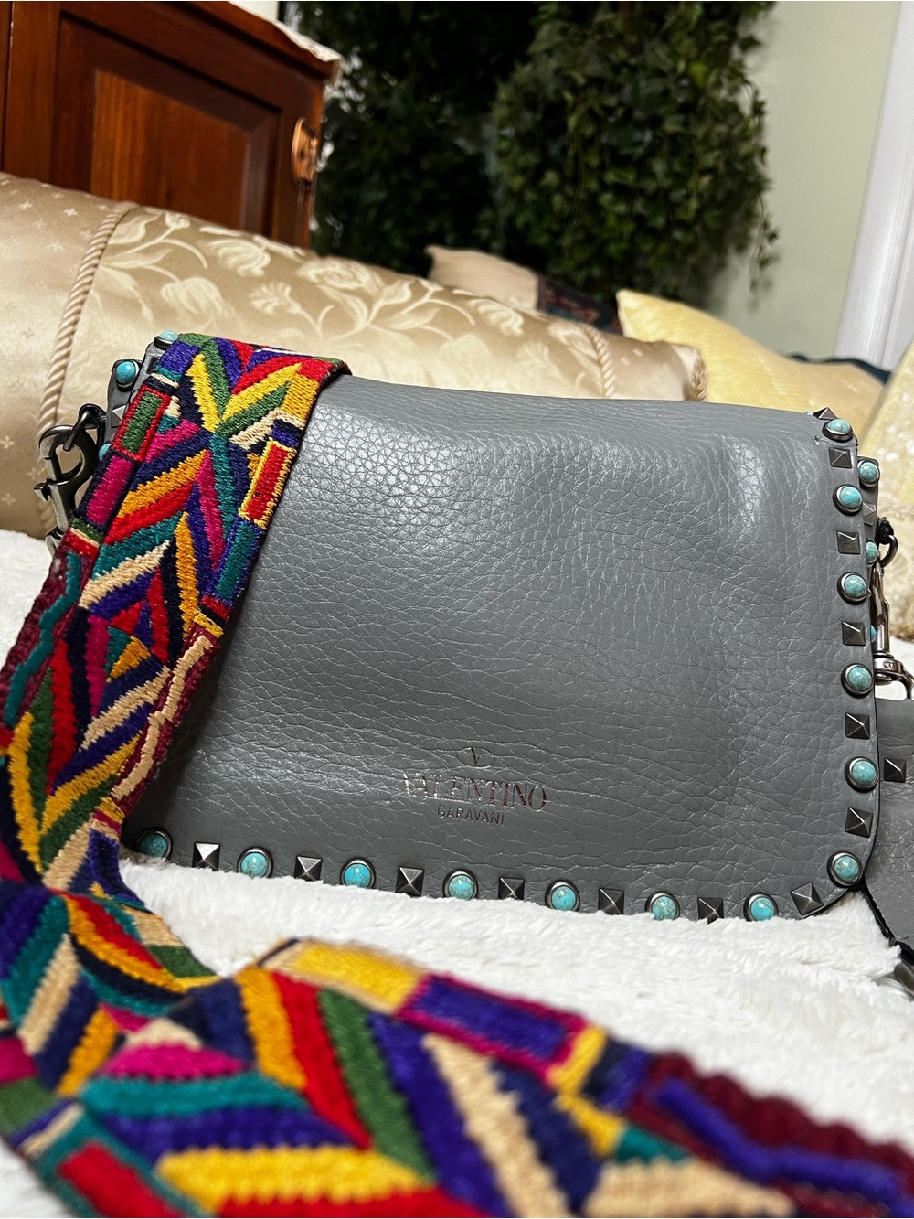 VALENTINO GARAVANI GUITAR ROCKSTUD ROLLING TURQUOISE STUDDED GRAY CROSSBODY BAG - Picture 3 of 17
